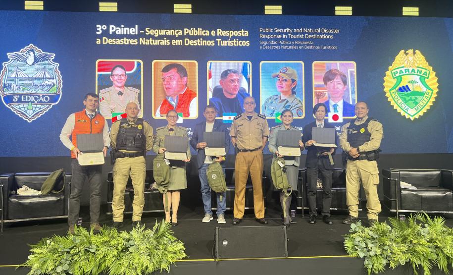 Ao longo do dia, o simpósio reforçou seu caráter internacional, promovendo a troca de experiências entre profissionais de diferentes países