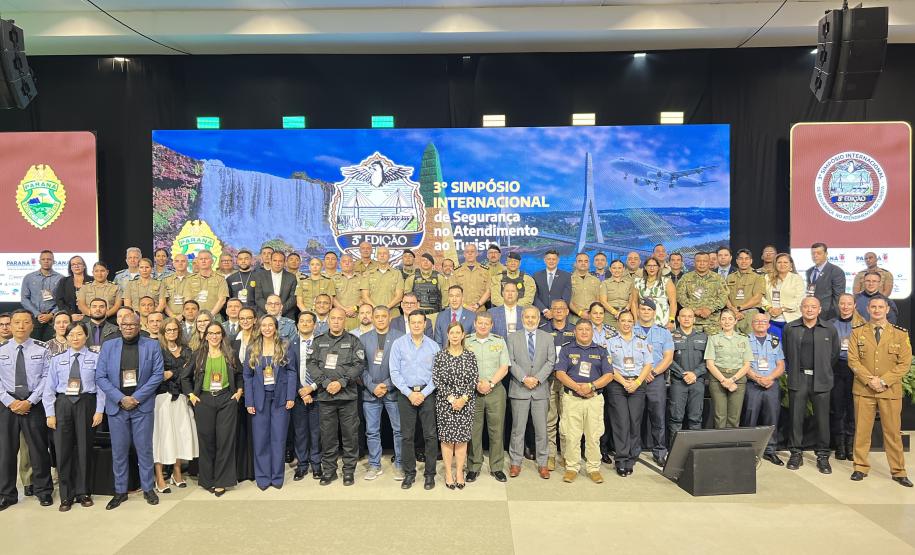 Ao longo do dia, o simpósio reforçou seu caráter internacional, promovendo a troca de experiências entre profissionais de diferentes países