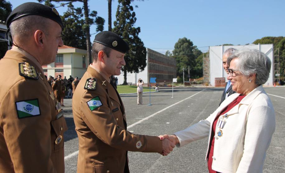 PMPR homenageia Tiradentes e entrega medalhas a autoridades e policiais do Estado