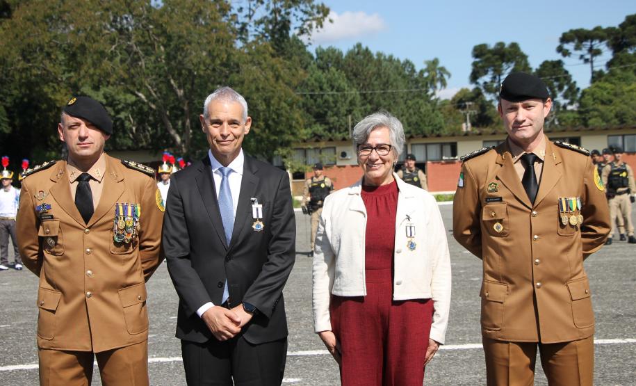 PMPR homenageia Tiradentes e entrega medalhas a autoridades e policiais do Estado
