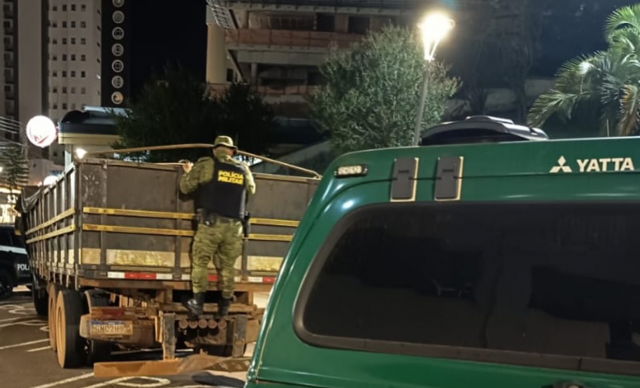 PMPR apreende quase 12 toneladas de baterias e prende motorista por crime ambiental em Vitorino