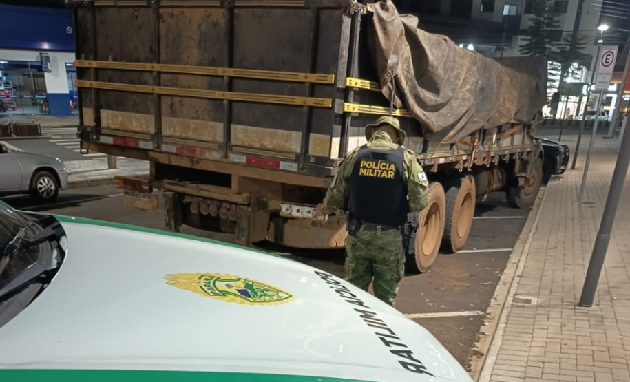 PMPR apreende quase 12 toneladas de baterias e prende motorista por crime ambiental em Vitorino