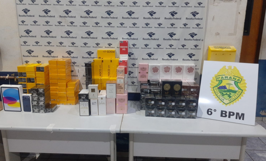 PMPR apreende 80 aparelhos eletrônicos e 104 perfumes irregulares em ônibus no Oeste do Estado