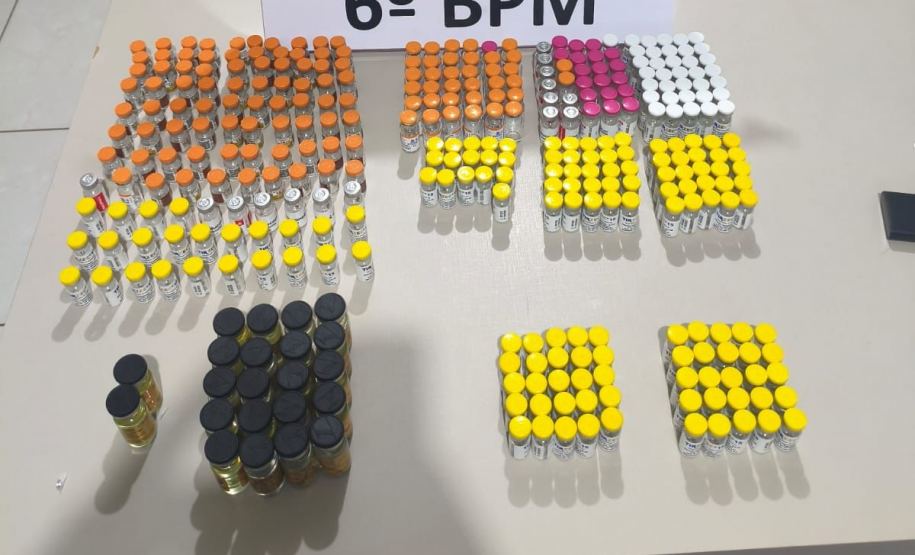 PMPR apreende mais de 300 ampolas irregulares e prende homem em ônibus no Oeste do PR