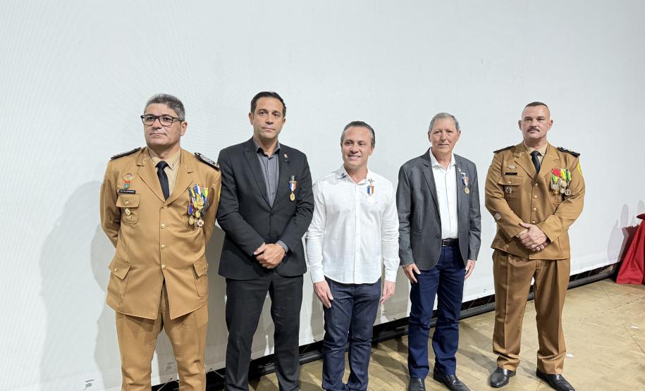 Durante a solenidade, foram entregues a Medalha “Guardião do Norte Pioneiro” e a Medalha Policial Militar