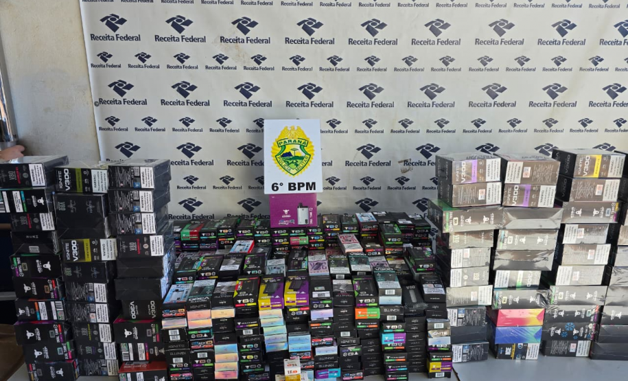PMPR apreende mais de 900 cigarros eletrônicos e medicamentos irregulares em transportadora de Cascavel