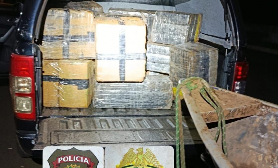 PMPR e PF apreendem embarcação com 655 quilos de maconha em Foz do Iguaçu