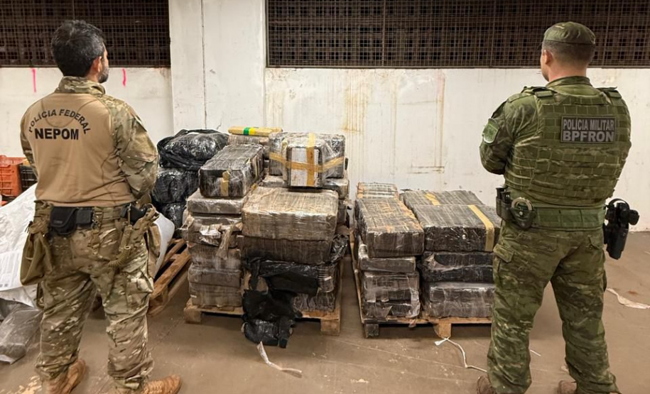 PMPR e PF apreendem quase 900 quilos de maconha em Foz do Iguaçu