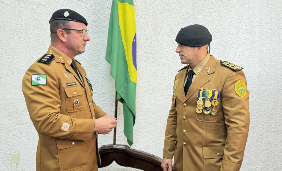 O evento reuniu autoridades militares e civis, veteranos, policiais da ativa, familiares e convidados para celebrar a trajetória da Cavalaria paranaense