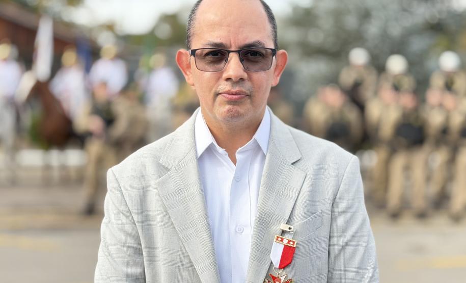 O evento reuniu autoridades militares e civis, veteranos, policiais da ativa, familiares e convidados para celebrar a trajetória da Cavalaria paranaense