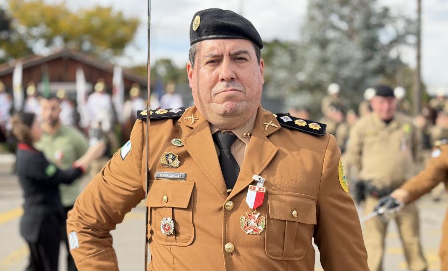 O evento reuniu autoridades militares e civis, veteranos, policiais da ativa, familiares e convidados para celebrar a trajetória da Cavalaria paranaense
