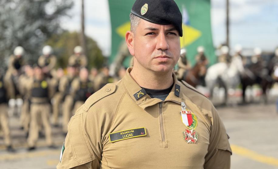 O evento reuniu autoridades militares e civis, veteranos, policiais da ativa, familiares e convidados para celebrar a trajetória da Cavalaria paranaense