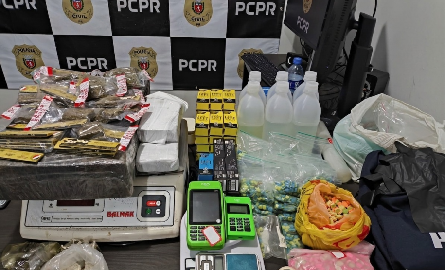 PMPR apreende drogas sintéticas, maconha e insumos para tráfico durante cumprimento de mandado em Maringá