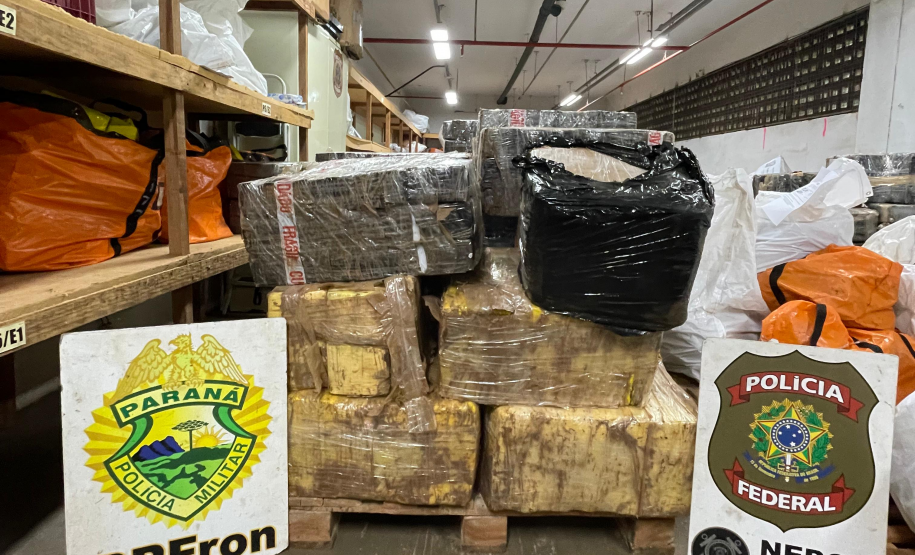Mais de 2,6 toneladas de maconha são apreendidas em ações da PMPR no Oeste do Estado