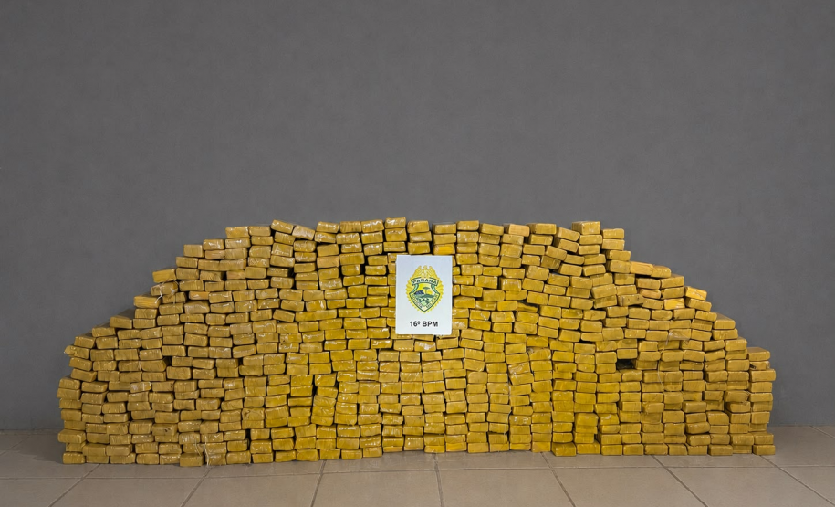 PMPR apreende quase meia tonelada de maconha e prende três homens em Pinhão