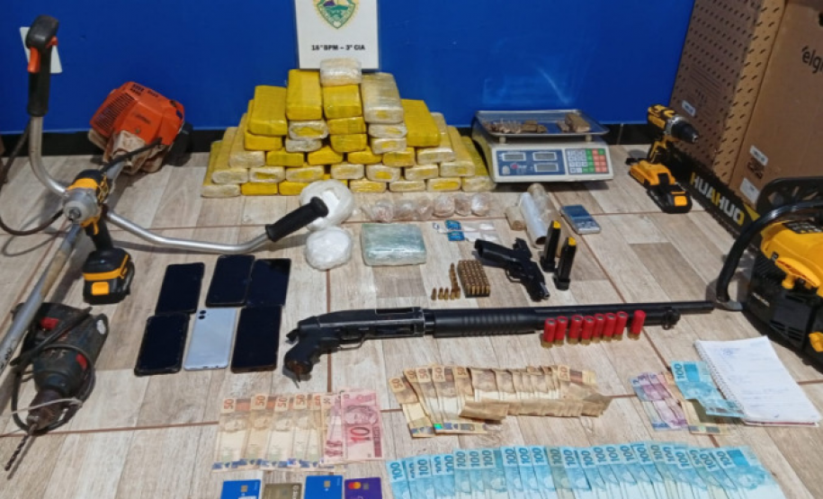 PMPR prende três pessoas por tráfico de drogas em Santa Maria do Oeste