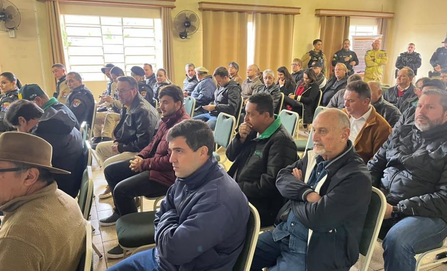 A reunião ocorreu em Tibagi e contou com a presença de oficiais e praças do 1º BPM, 26º BPM, 27º BPM e 8ª CIPM, além de integrantes da Coordenadoria de Patrulha Rural Comunitária