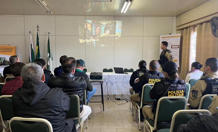A reunião ocorreu em Tibagi e contou com a presença de oficiais e praças do 1º BPM, 26º BPM, 27º BPM e 8ª CIPM, além de integrantes da Coordenadoria de Patrulha Rural Comunitária