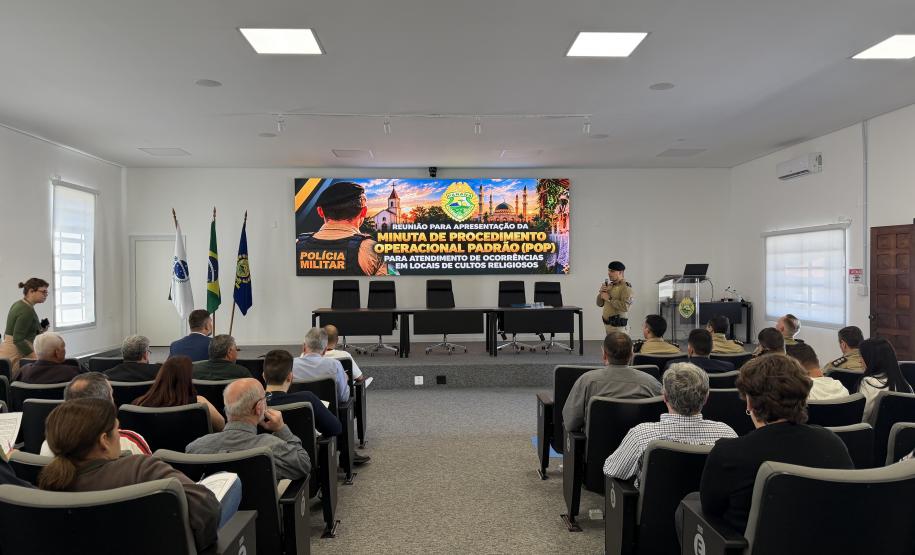Reunião em Curitiba foi presidida pelo comandante do Comando do Policiamento Especializado, coronel Rogério Gomes Pitz, e abordou a criação de diretrizes para padronizar a atuação policial, com respeito à liberdade religiosa e aos direitos fundamentais.