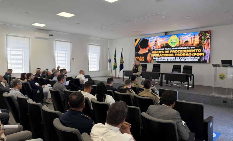Reunião em Curitiba foi presidida pelo comandante do Comando do Policiamento Especializado, coronel Rogério Gomes Pitz, e abordou a criação de diretrizes para padronizar a atuação policial, com respeito à liberdade religiosa e aos direitos fundamentais.