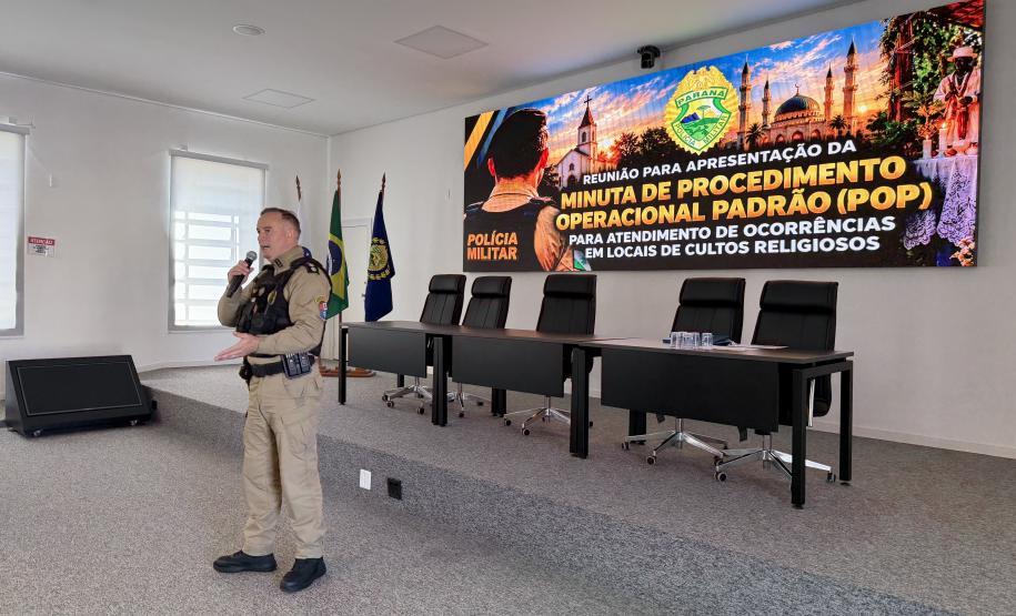 Reunião em Curitiba foi presidida pelo comandante do Comando do Policiamento Especializado, coronel Rogério Gomes Pitz, e abordou a criação de diretrizes para padronizar a atuação policial, com respeito à liberdade religiosa e aos direitos fundamentais.