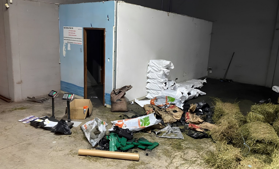 PMPR apreende 729 quilos de maconha em barracão comercial de Sarandi