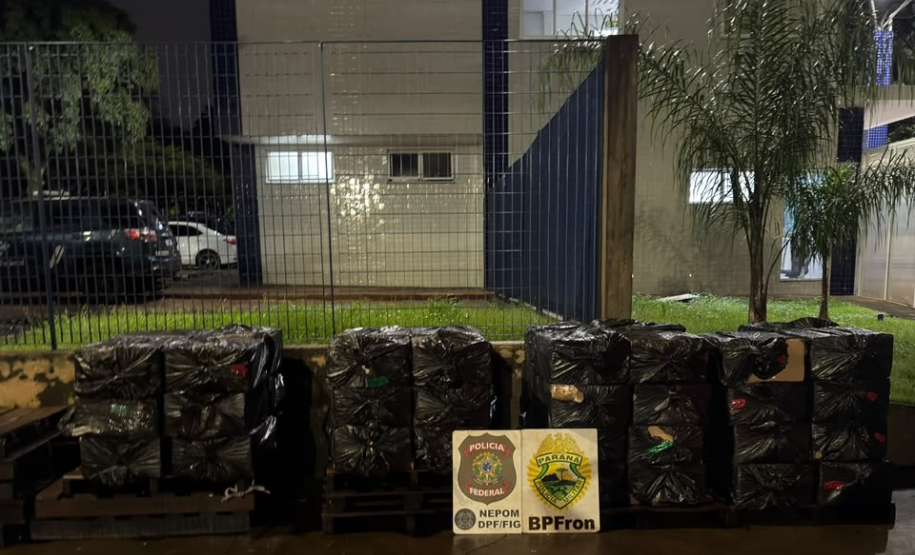 PMPR e PF apreendem 2,7 mil pacotes de cigarros contrabandeados em Foz do Iguaçu