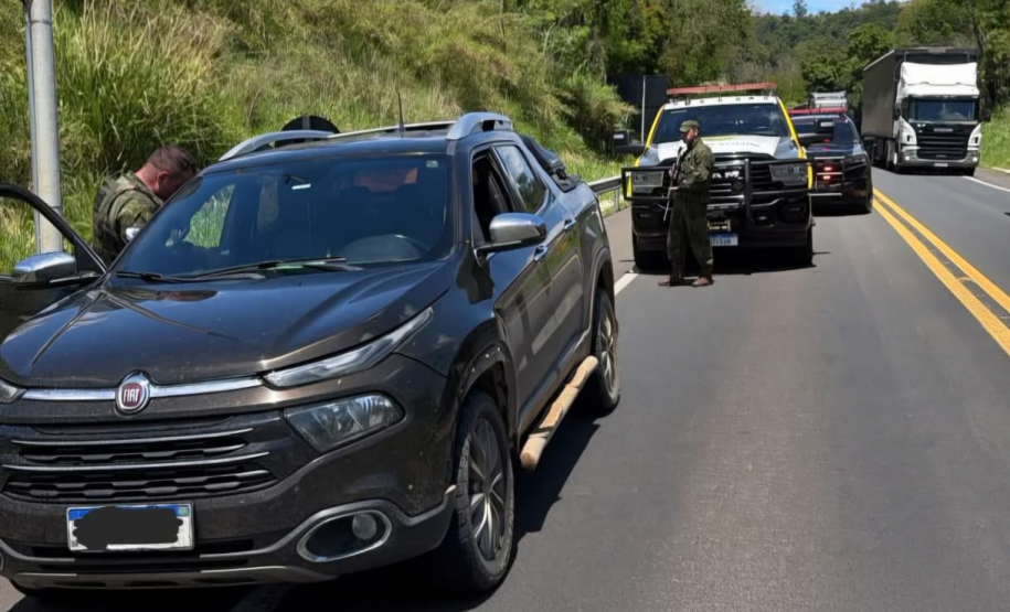 PMPR e PMESP prendem homem após fuga de abordagem em Siqueira Campos