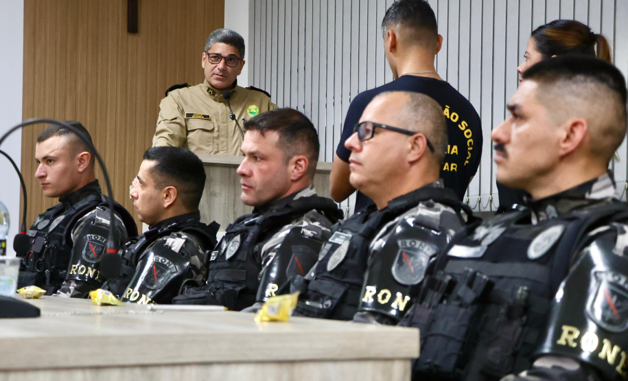 Atuação da PMPR é reconhecida com homenagem a policiais em Rio Branco do Sul