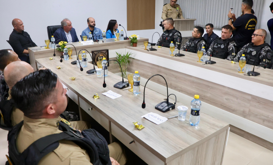 Atuação da PMPR é reconhecida com homenagem a policiais em Rio Branco do Sul