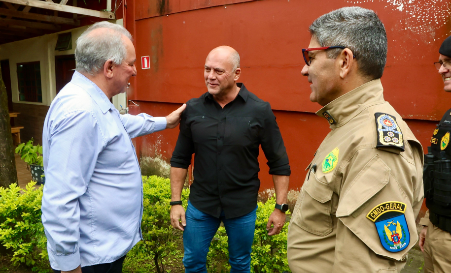 Atuação da PMPR é reconhecida com homenagem a policiais em Rio Branco do Sul