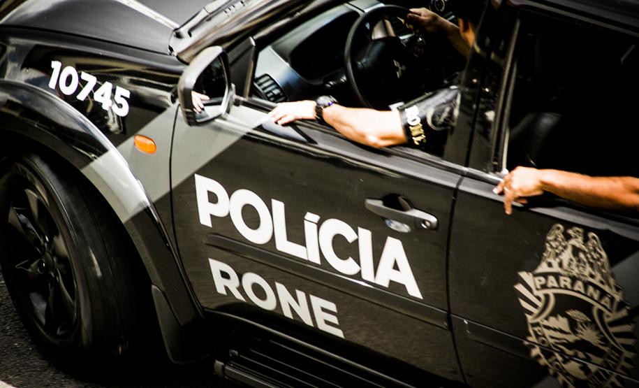 Revólveres, simulacro, dinheiro, pedras de crack e objetos roubados são apreendidos pelo BOPE na Capital do estado