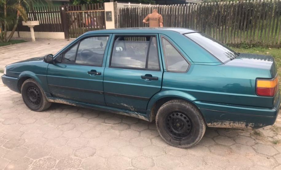 Carro furtado é recuperado pela PM após atropelamento em Guaratuba (PR), no Litoral do estado