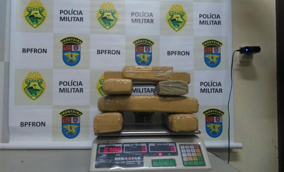 BPFron apreende tabletes de maconha e encaminha um homem em Guaíra BPFron apreende tabletes de maconha e encaminha um homem em Guaíra