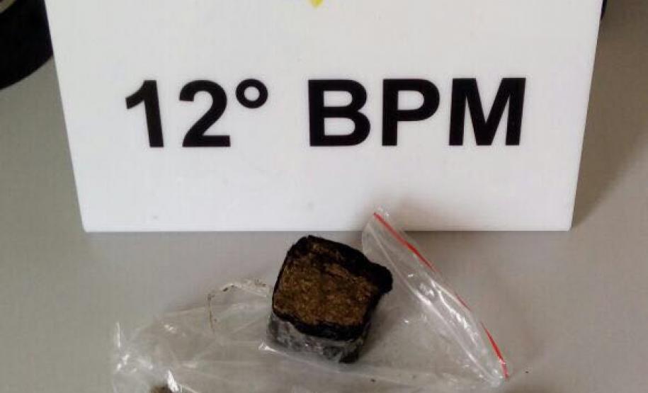 Equipe da PM apreende maconha durante policiamento de bicicleta no Parque Barigui