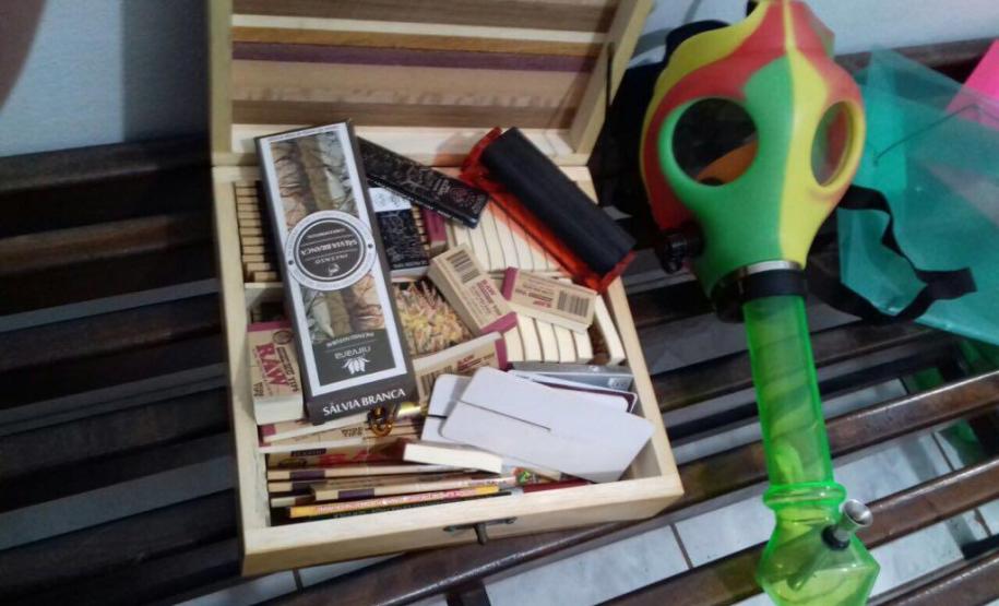 PM localiza 550 pés de maconha e 3 quilos da droga durante incêndio a clínica de reabilitação em Londrina PM localiza 550 pés de maconha e 3 quilos da droga durante incêndio a clínica de reabilitação em Londrina