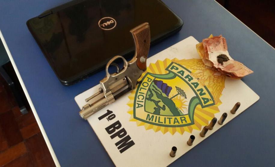 PM apreende drogas, arma de fogo e recupera objetos roubados na região dos Campos Gerais PM apreende drogas, arma de fogo e recupera objetos roubados na região dos Campos Gerais