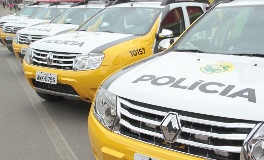 Submetralhadora, espingarda, munições e drogas são apreendidas pela Polícia Militar em Pinhais (PR)