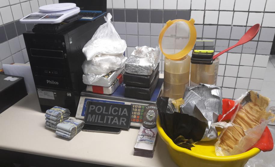 Quatro pessoas são presas e sete quilos de cocaína apreendidos pela PM em Paranaguá