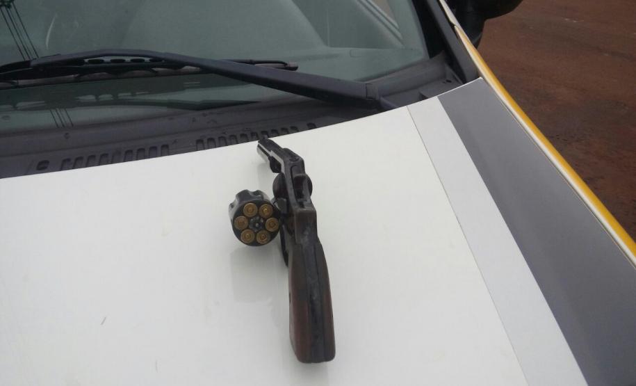 PM libera reféns e conduz quatro pessoas à delegacia na região Oeste do estado PM libera reféns e conduz quatro pessoas à delegacia na região Oeste do estado