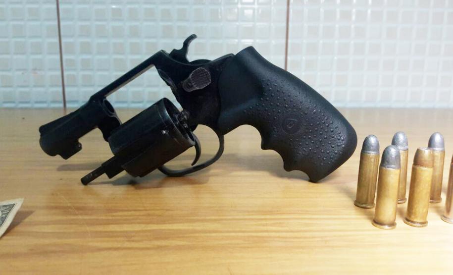 Polícia Militar prende foragido com arma e CNH falsificada no Noroeste do estado