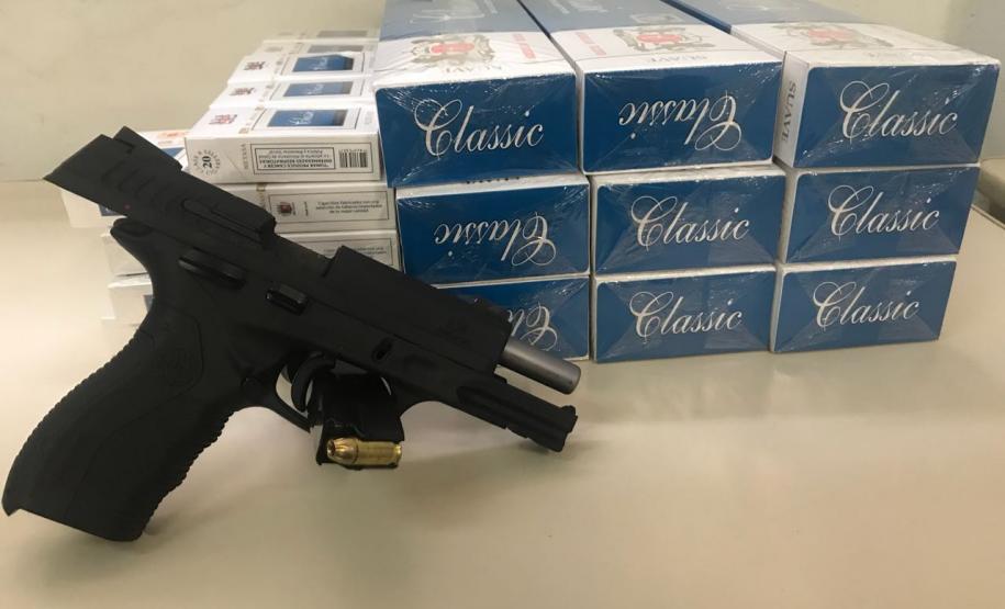 Pistola, carteiras de cigarros e ampolas de anabolizantes são apreendidos pela PM em Curitiba