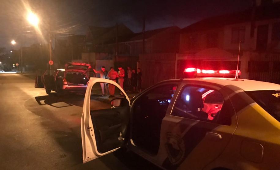 Pistola, carteiras de cigarros e ampolas de anabolizantes são apreendidos pela PM em Curitiba