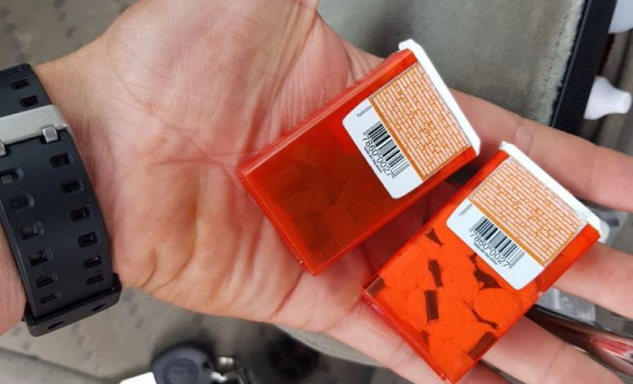 Polícia Militar apreende drogas e arma de fogo na região Oeste do estado Polícia Militar apreende drogas e arma de fogo na região Oeste do estado