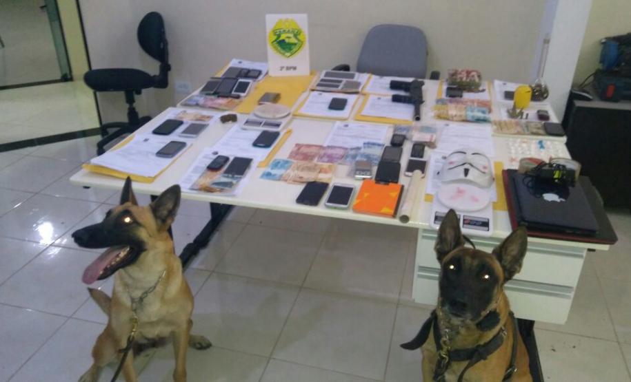 Polícia Militar cumpre mandados no Norte Pioneiro e apreende drogas, dinheiro e objetos; 19 pessoas são encaminhadas