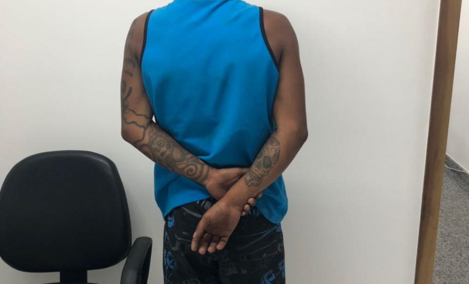 Homem pratica roubo com simulacro, mas equipe da PM faz abordagem e recupera objetos em Matinhos