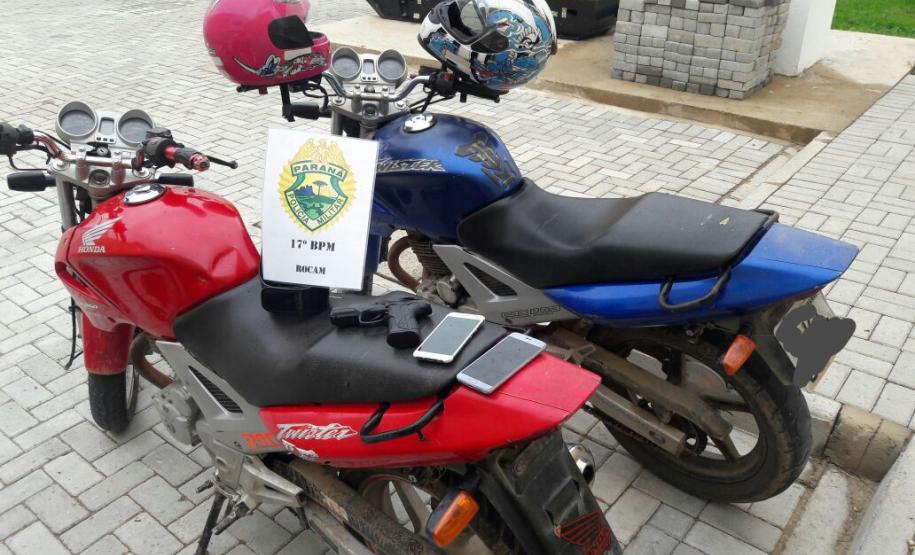 Veículos, celulares e simulacro são apreendidos pela Polícia Militar durante ação em Fazenda Rio Grande