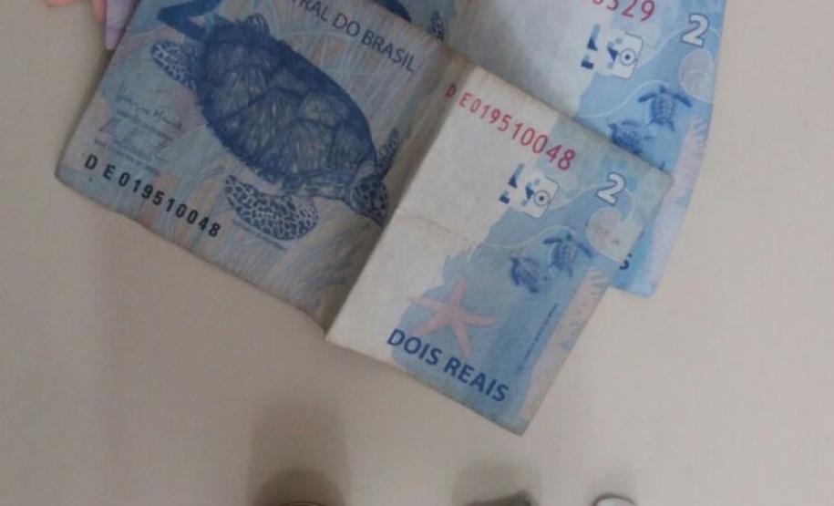 Policiais abordam homem e apreendem cocaína e maconha em Guaratuba Policiais abordam homem e apreendem cocaína e maconha em Guaratuba