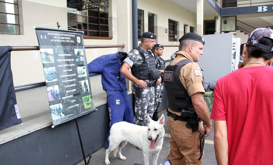 Adolescentes do Projeto Jovens Promissores do Tribunal de Justiça participam de atividades com a Polícia Militar