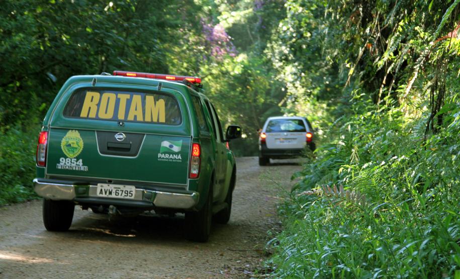 Equipe da Polícia Ambiental atuante no Verão Paraná 2017/2018 resgata homem que se afogou na Ilha do Mel